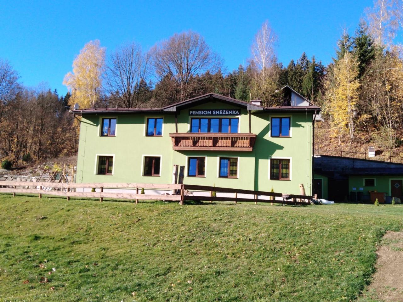 Penzion Snezenka Jiretin pod Bukovou Exterior foto